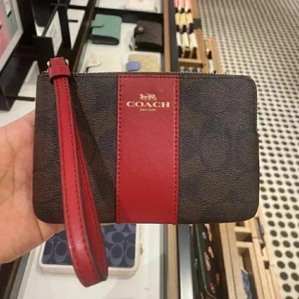 CORNER ZIP WRISTLET IN SIGNATURE CANVAS 58035 - Picture 8 of 9